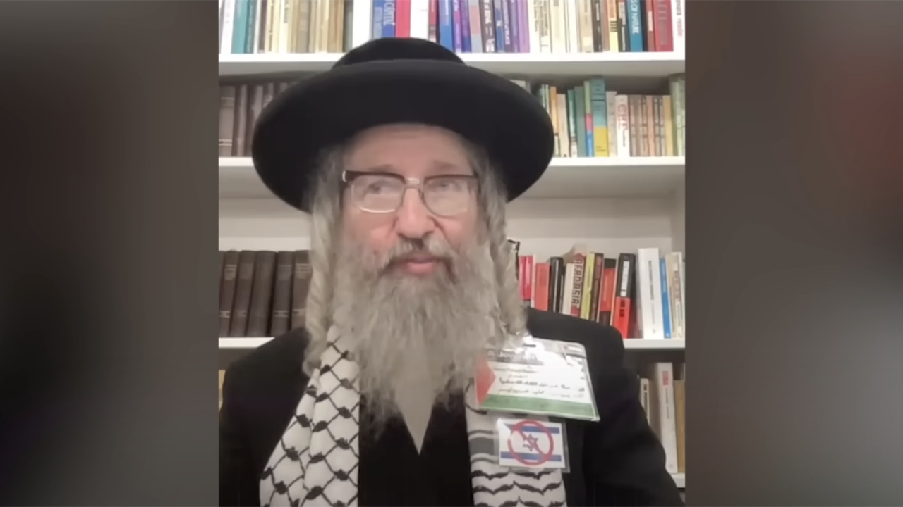 Rabbi Yisroel Dovid Weiss, a spokesperson for the anti-Zionist haredi sect Neturei Karta, in an Al-Jazeera video shown to high school students in San Jose. (Screenshot)